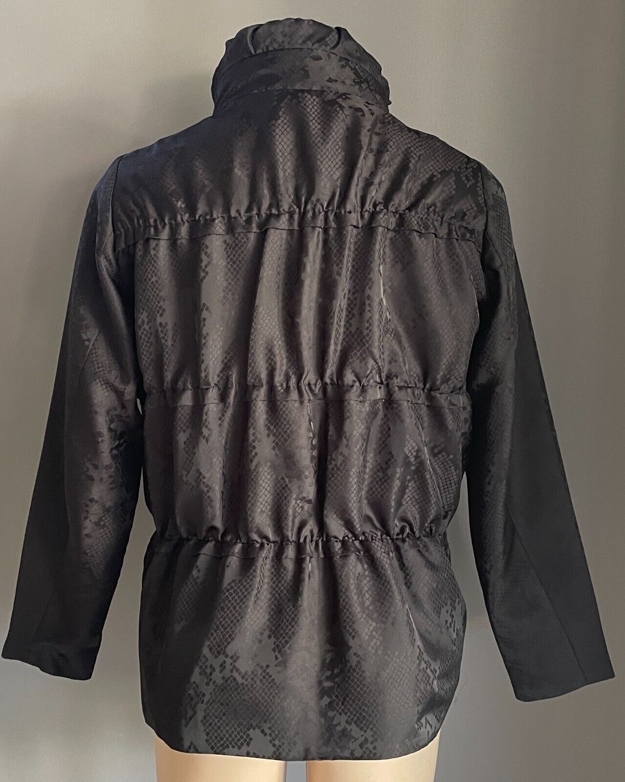 MAGGIE T Jacket Black Snake Print Long Sleeve Size 10 Zip Front Hoodie Casual