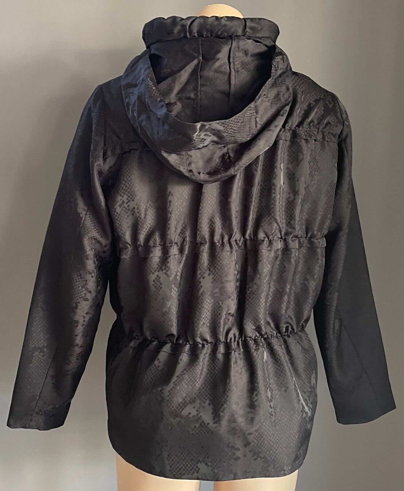 MAGGIE T Jacket Black Snake Print Long Sleeve Size 10 Zip Front Hoodie Casual