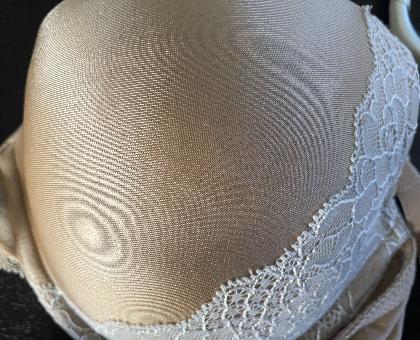 WONDERBRA Push Up Bra Champagne Off White Lace Trim Size 14D Adjustable H7234