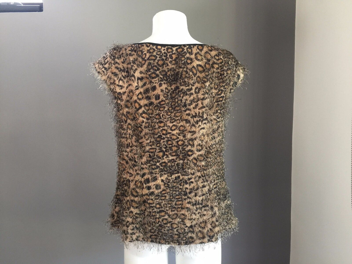 ANN TAYLOR Top Cap Sleeve Animal Print Feathered Jacquard Top Ladies Sz 6 8 NEW