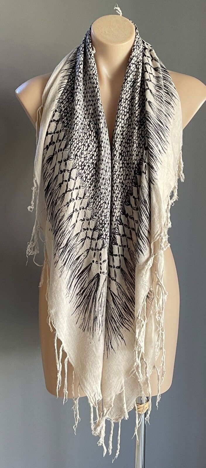 VALLEYGIRLNeck Scarf  Shawl Beige Black Print Square Viscose Fabric Fringed NEW