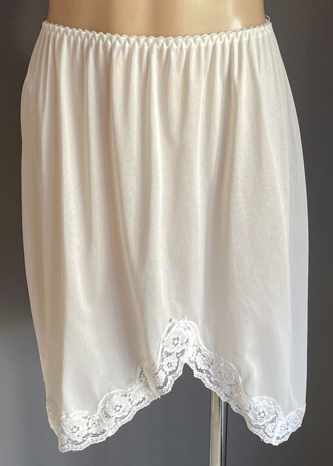 SHELLEY White Half Slip Nylon Elasticised Waist Size M Notched Lace Trim Hem