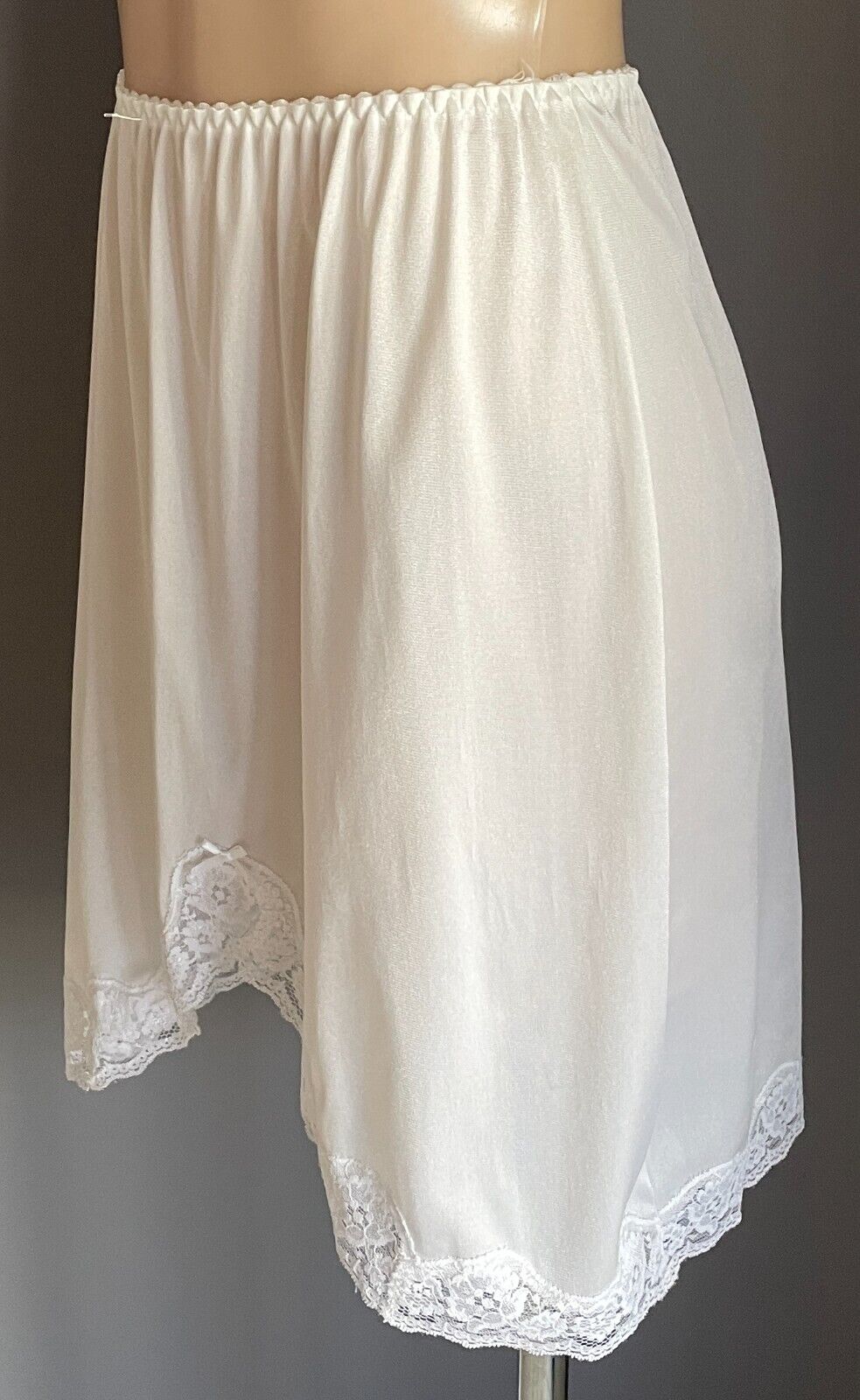 SHELLEY White Half Slip Nylon Elasticised Waist Size M Notched Lace Trim Hem