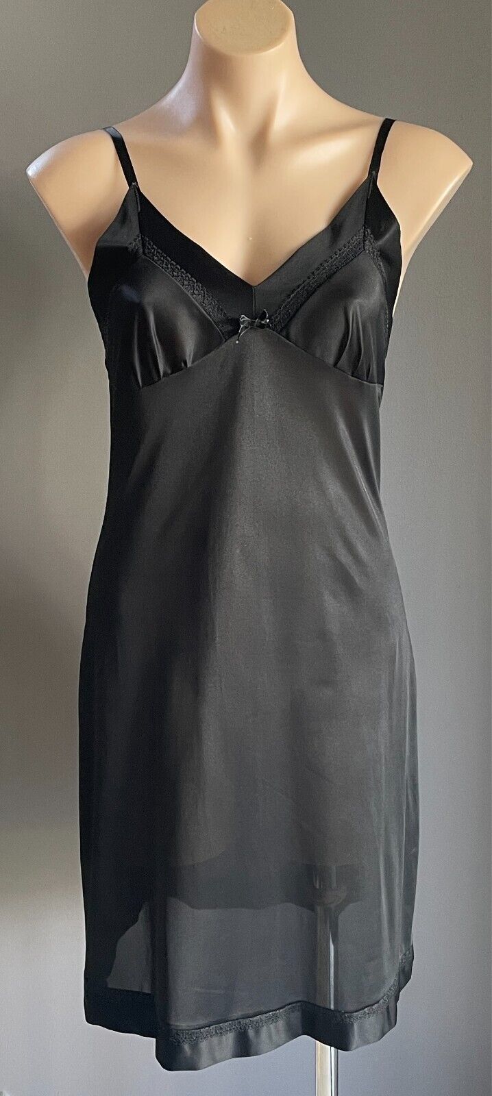 Vintage Petticoat Black Nylon Full Slip Lace Trim Size 12 Adjustable Strap 1980s