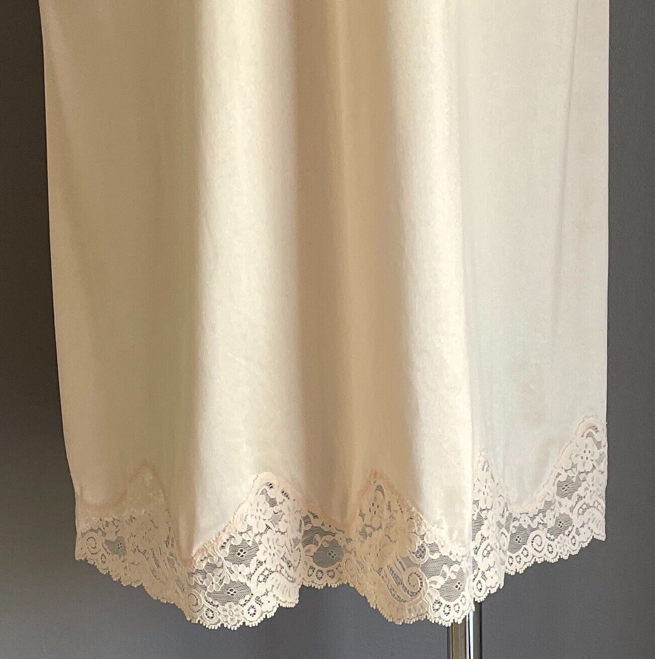 BERLEI Petticoat Beige Full Slip Size 20 Lace Trim Adjustable Straps Nylon