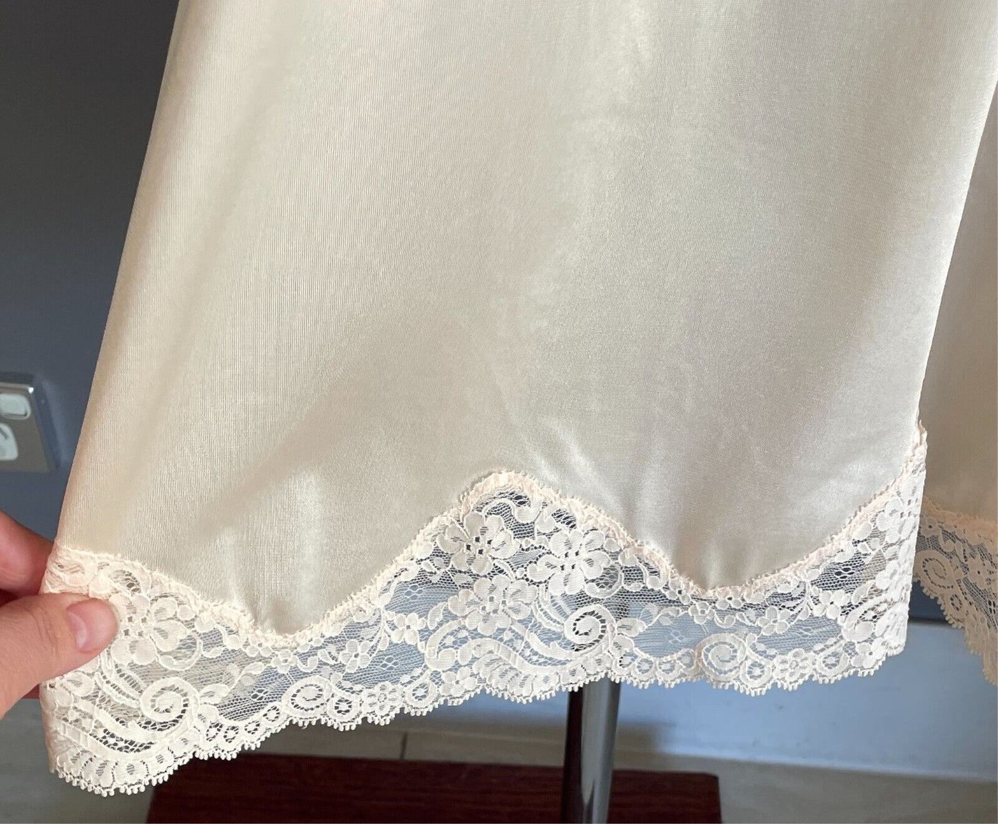 BERLEI Petticoat Beige Full Slip Size 20 Lace Trim Adjustable Straps Nylon