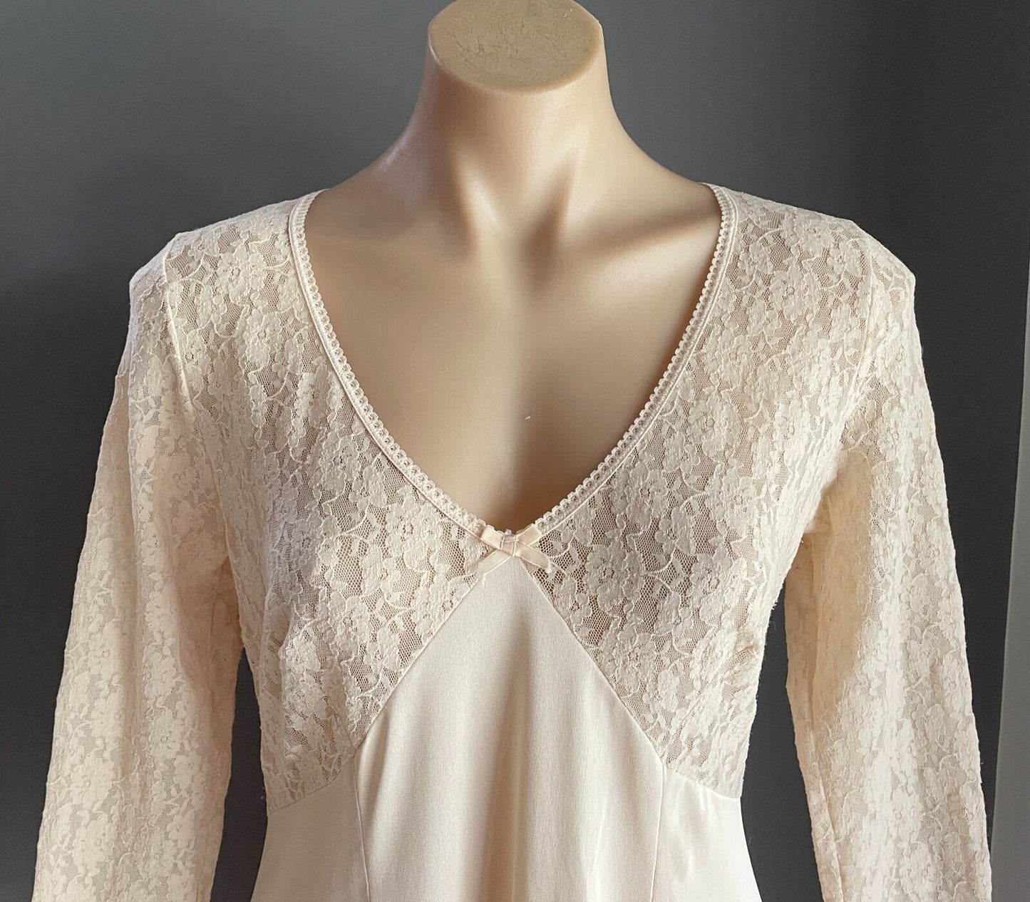 Thermal Petticoat Beige Long Sleeve Stretch Lace Nylon Full Slip Size 18 Vintage