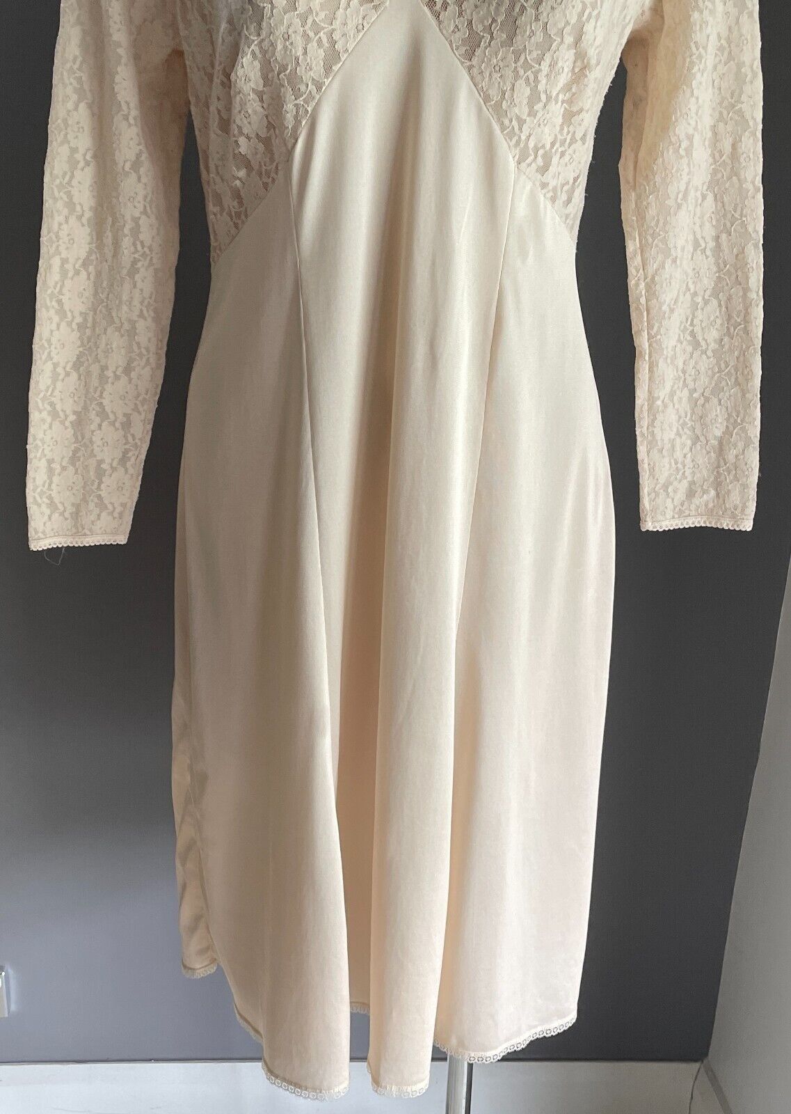 Thermal Petticoat Beige Long Sleeve Stretch Lace Nylon Full Slip Size 18 Vintage