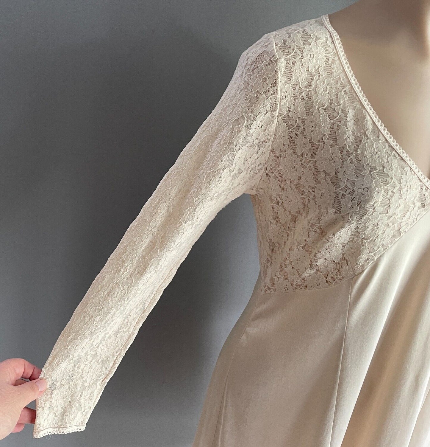 Thermal Petticoat Beige Long Sleeve Stretch Lace Nylon Full Slip Size 18 Vintage