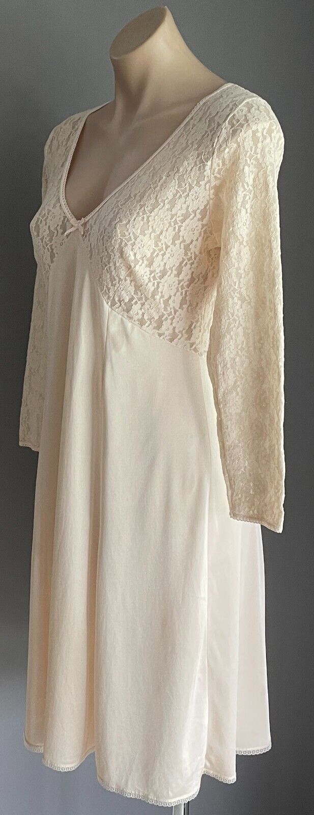 Thermal Petticoat Beige Long Sleeve Stretch Lace Nylon Full Slip Size 18 Vintage