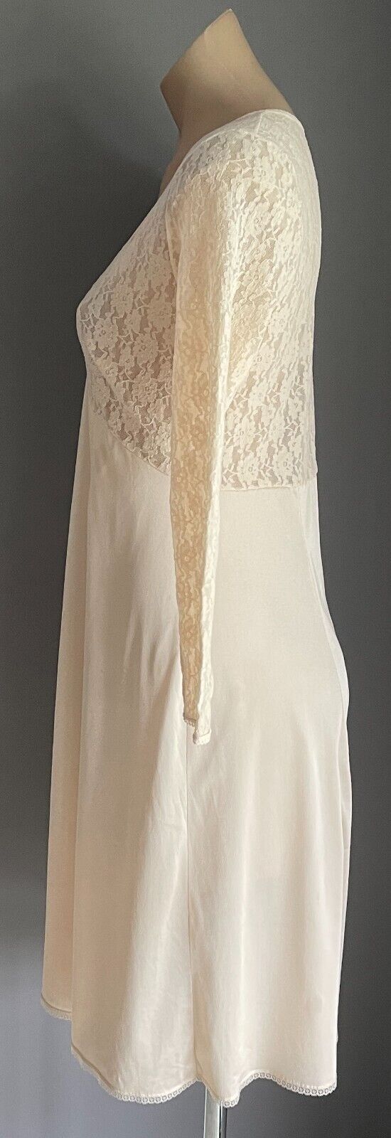 Thermal Petticoat Beige Long Sleeve Stretch Lace Nylon Full Slip Size 18 Vintage