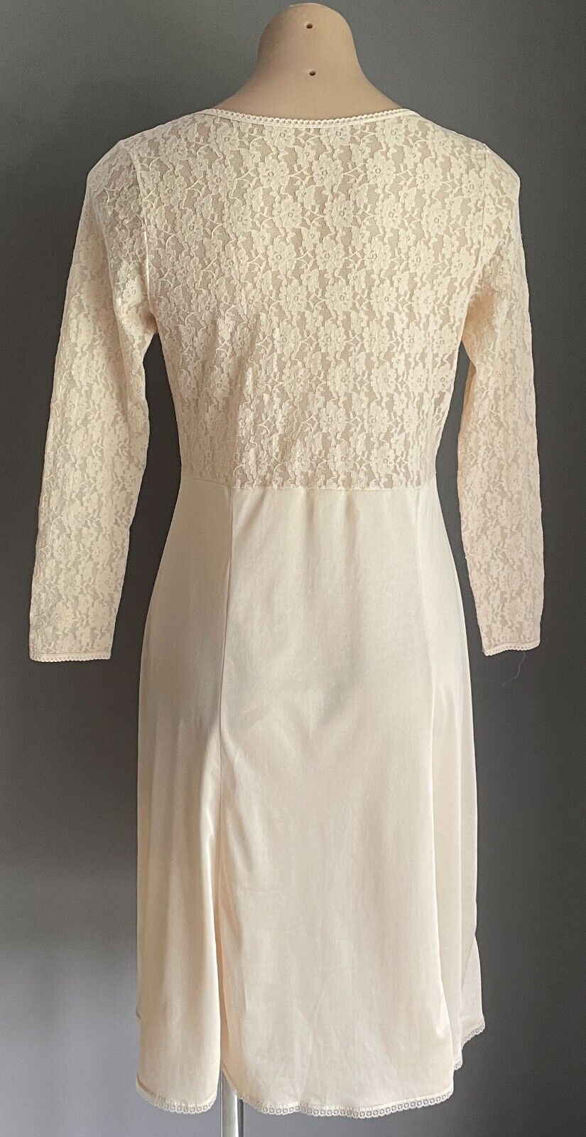 Thermal Petticoat Beige Long Sleeve Stretch Lace Nylon Full Slip Size 18 Vintage