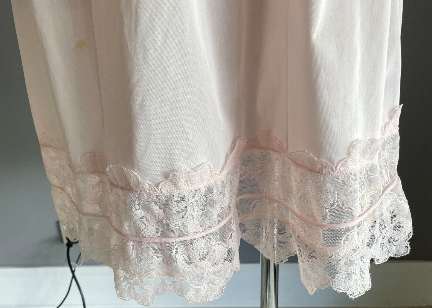 Petticoat Baby Pink Vintage 1960s  Bri-Nylon Nightie Lace Trim Midi Size 10 NEW