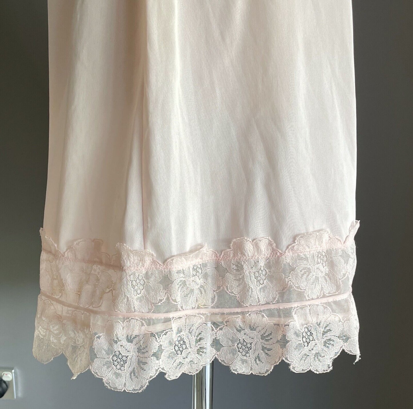 Petticoat Baby Pink Vintage 1960s  Bri-Nylon Nightie Lace Trim Midi Size 10 NEW