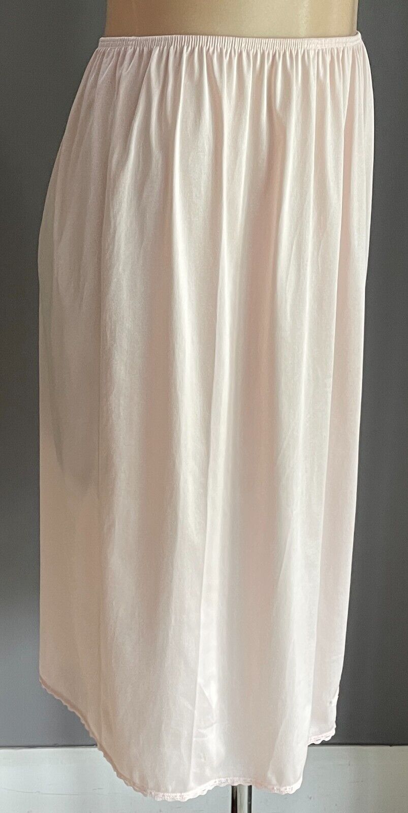 HILTON Half Slip Beige Nylon Elasticised Waist Sz 16 Side Slit Vintage Petticoat