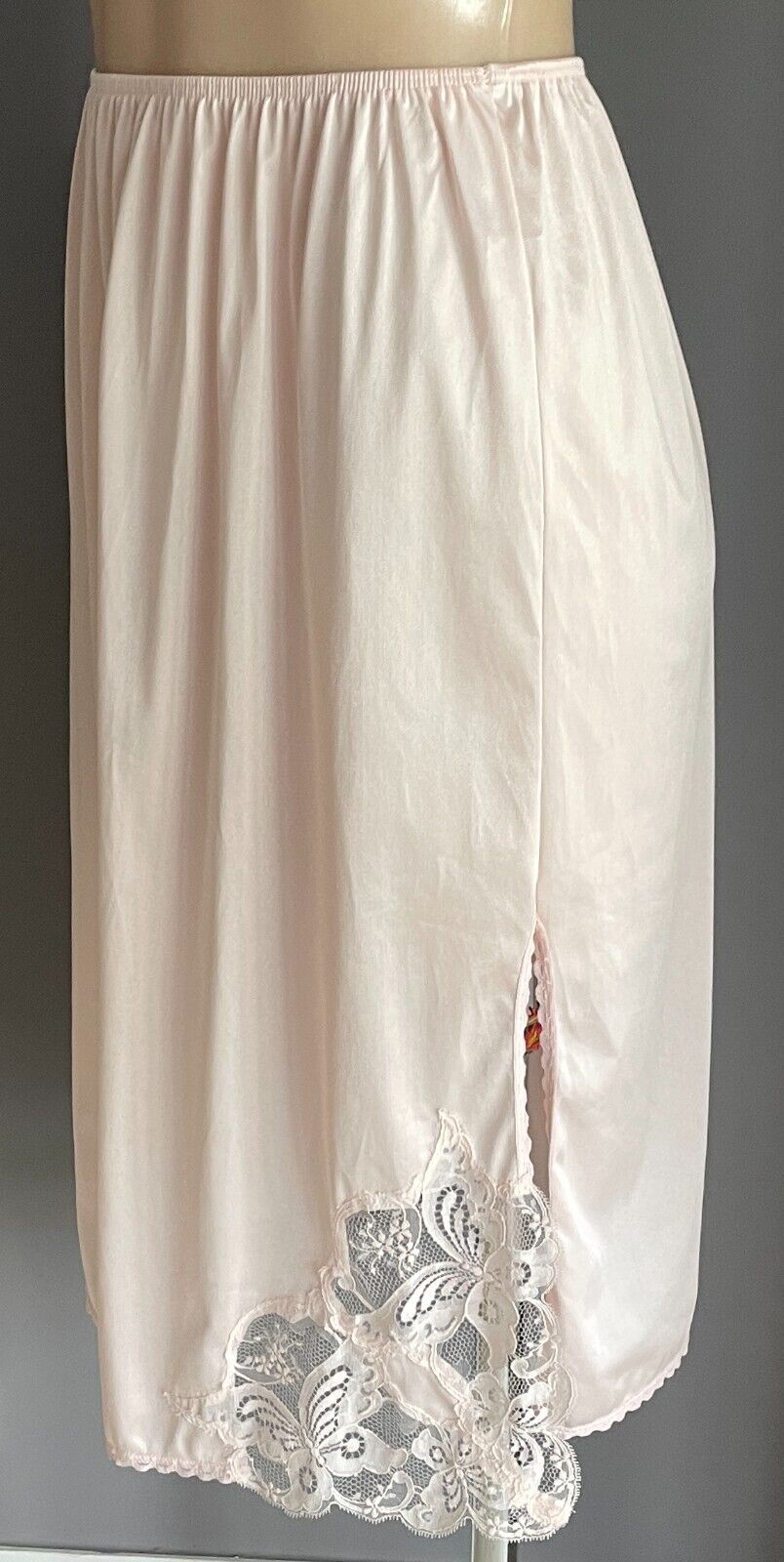 HILTON Half Slip Beige Nylon Elasticised Waist Sz 16 Side Slit Vintage Petticoat