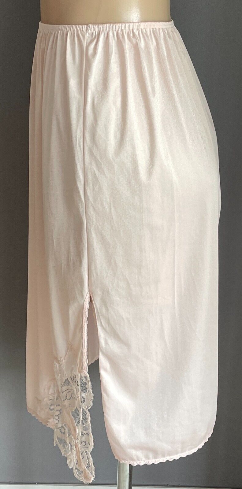 HILTON Half Slip Beige Nylon Elasticised Waist Sz 16 Side Slit Vintage Petticoat