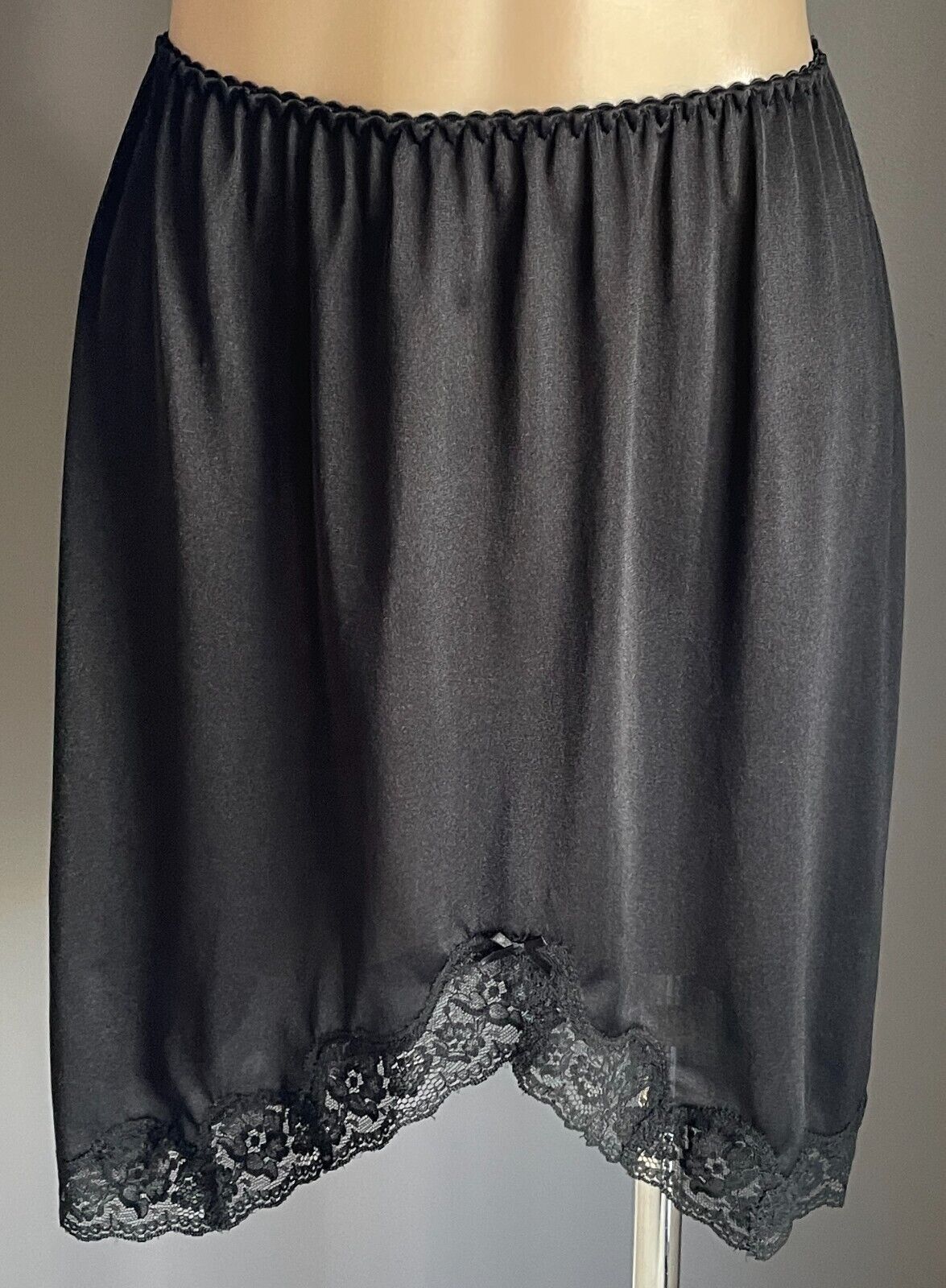 SHELLEY Black Half Slip Nylon Elasticised Waist Size M Notched Lace Trim Hem