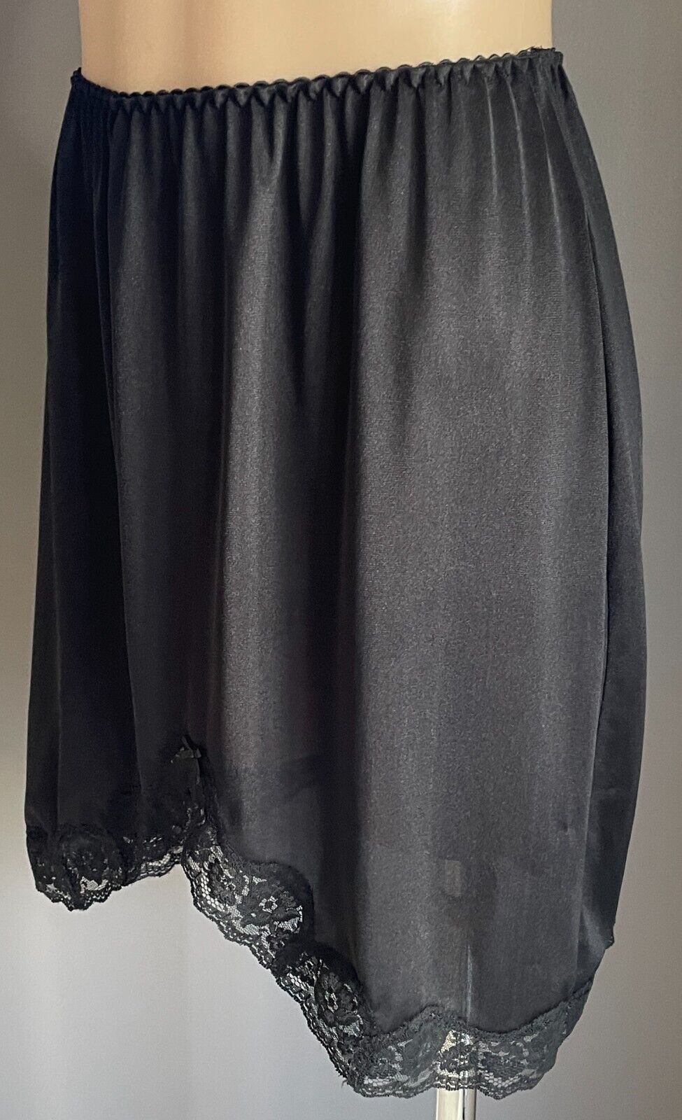 SHELLEY Black Half Slip Nylon Elasticised Waist Size M Notched Lace Trim Hem