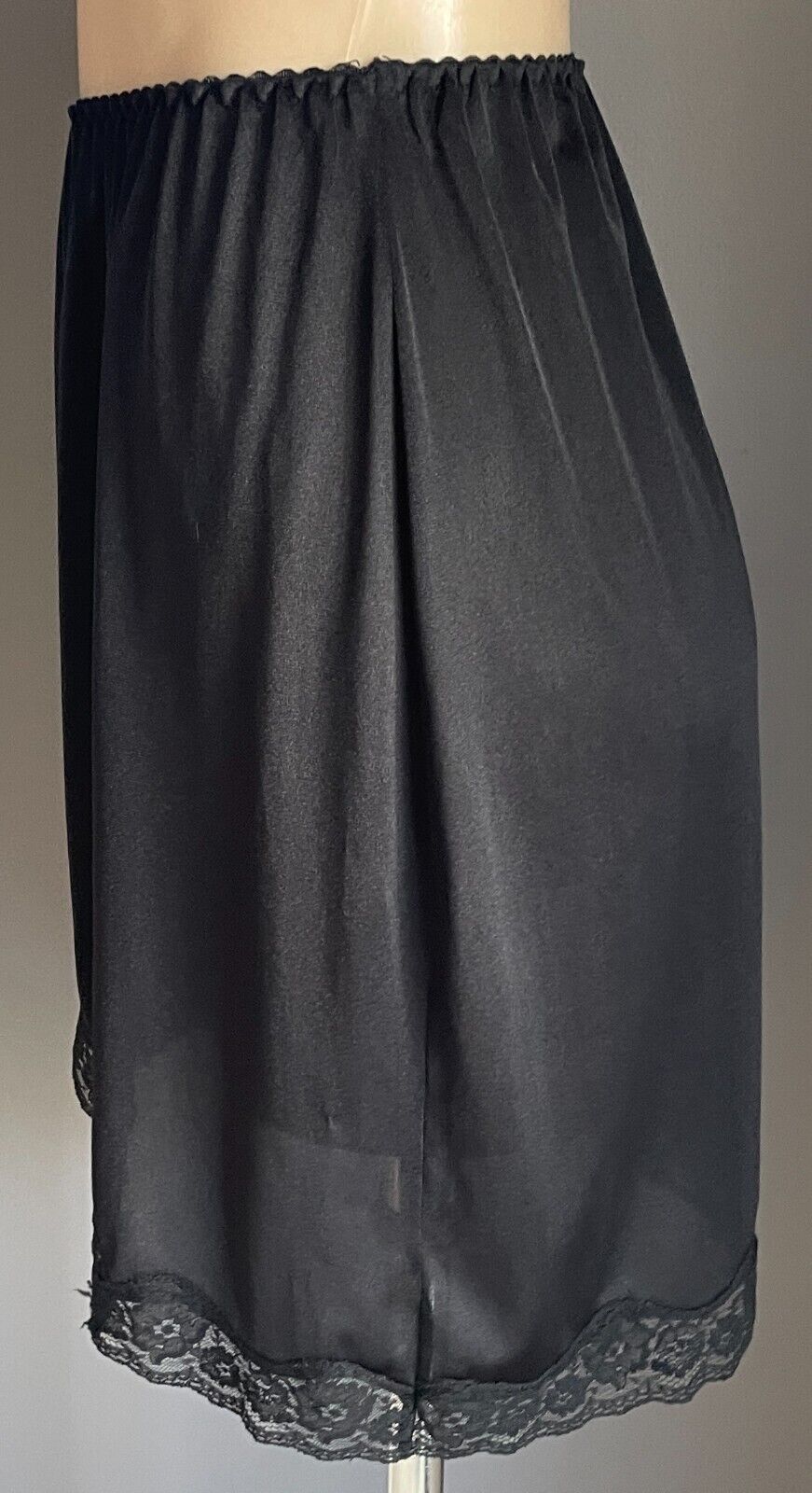 SHELLEY Black Half Slip Nylon Elasticised Waist Size M Notched Lace Trim Hem