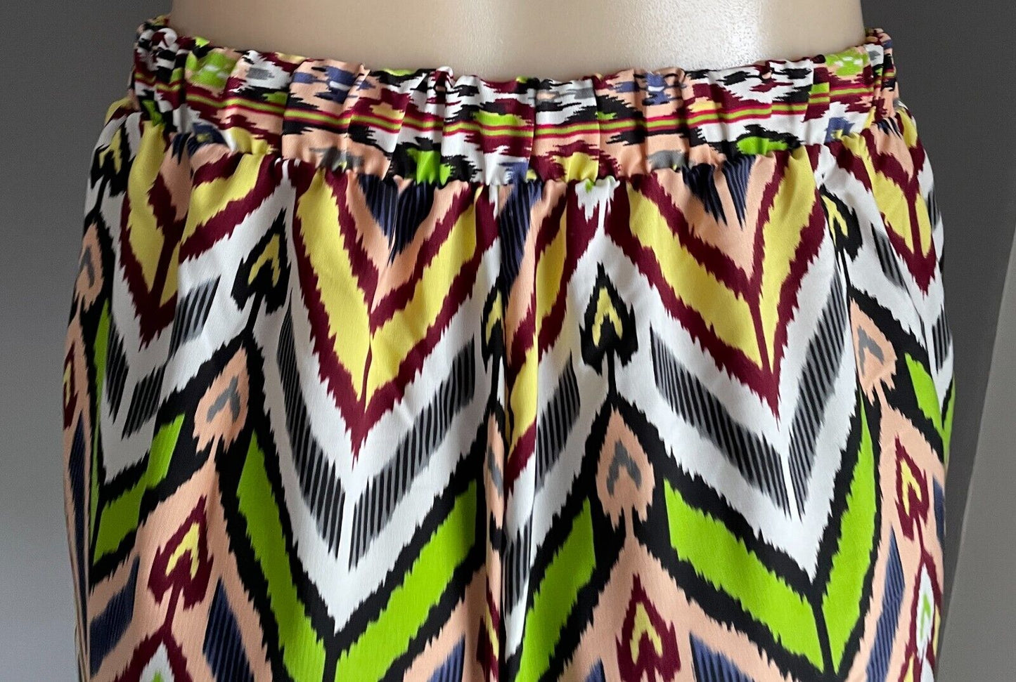TYCHE Shorts Elastic Waist MultiColoured Loud Print  Size 10