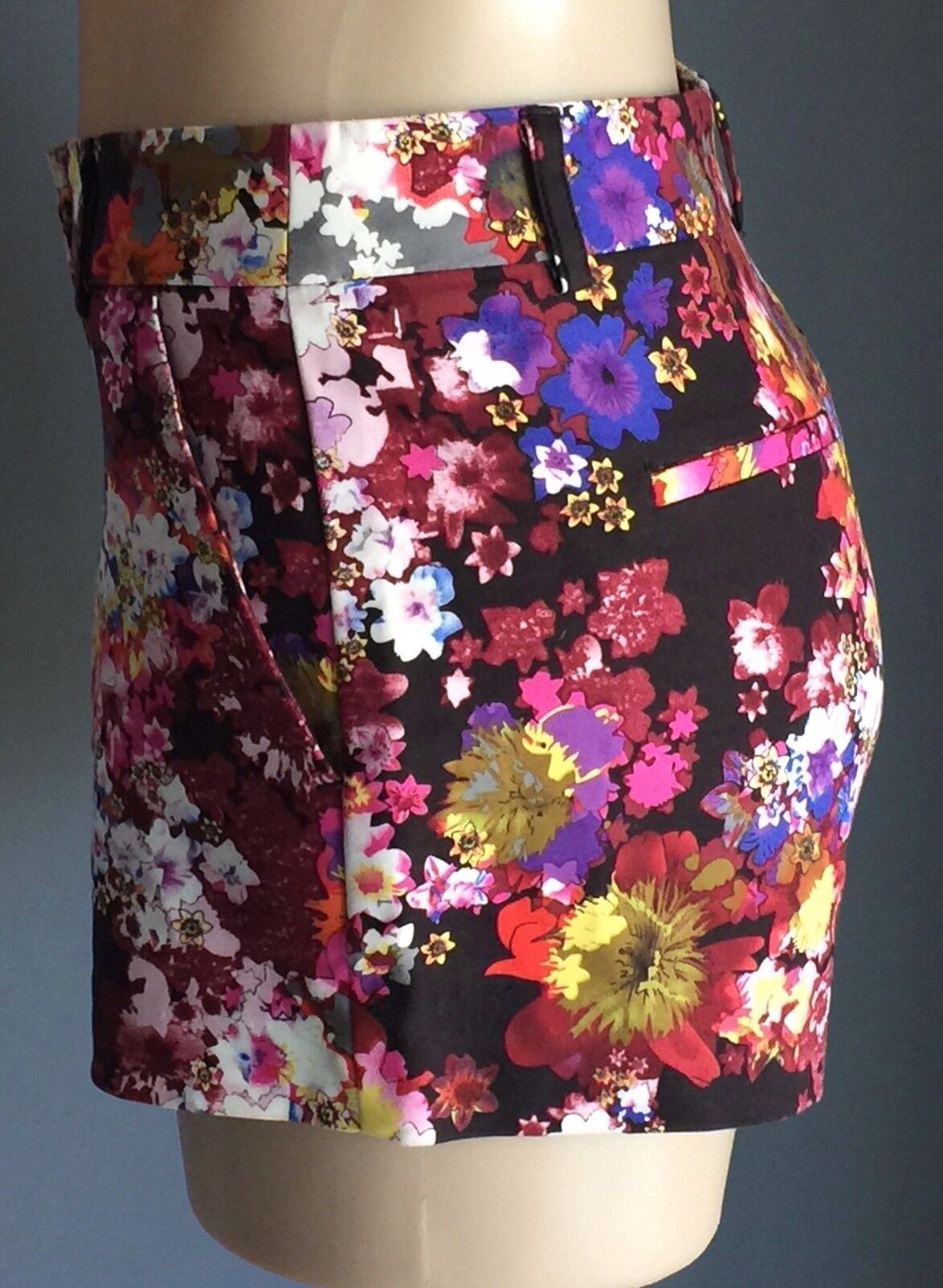 SPORTSGIRL Shorts Bright MultiColoured Floral Print Loud Ladies Size 10 NEW