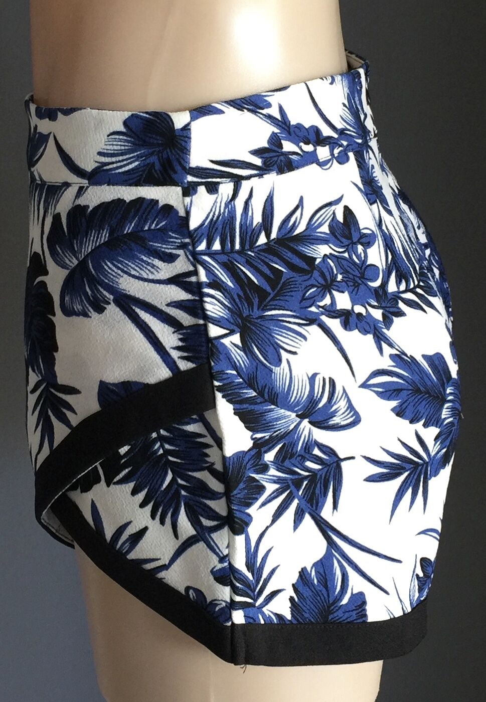 VENUS Shorts Navy & White Leaf Print Ladies Size 10 Very Smart NEW