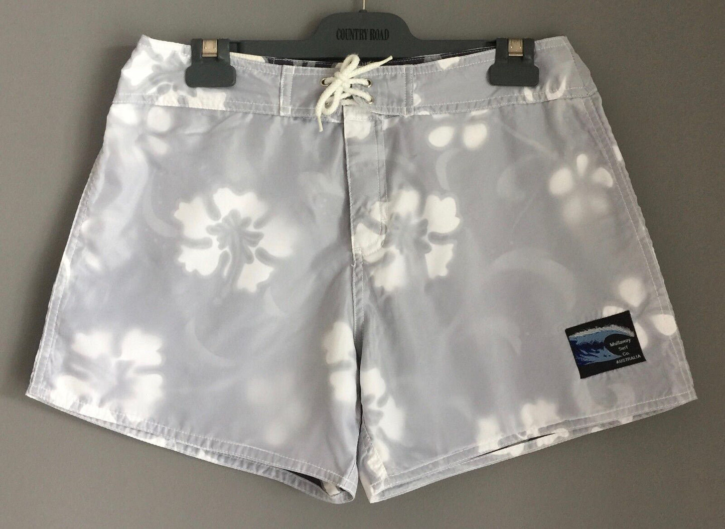 MULLAWAY SURF CO. Board Shorts Ladies White Hibiscus Print Ladies Size S 6 8
