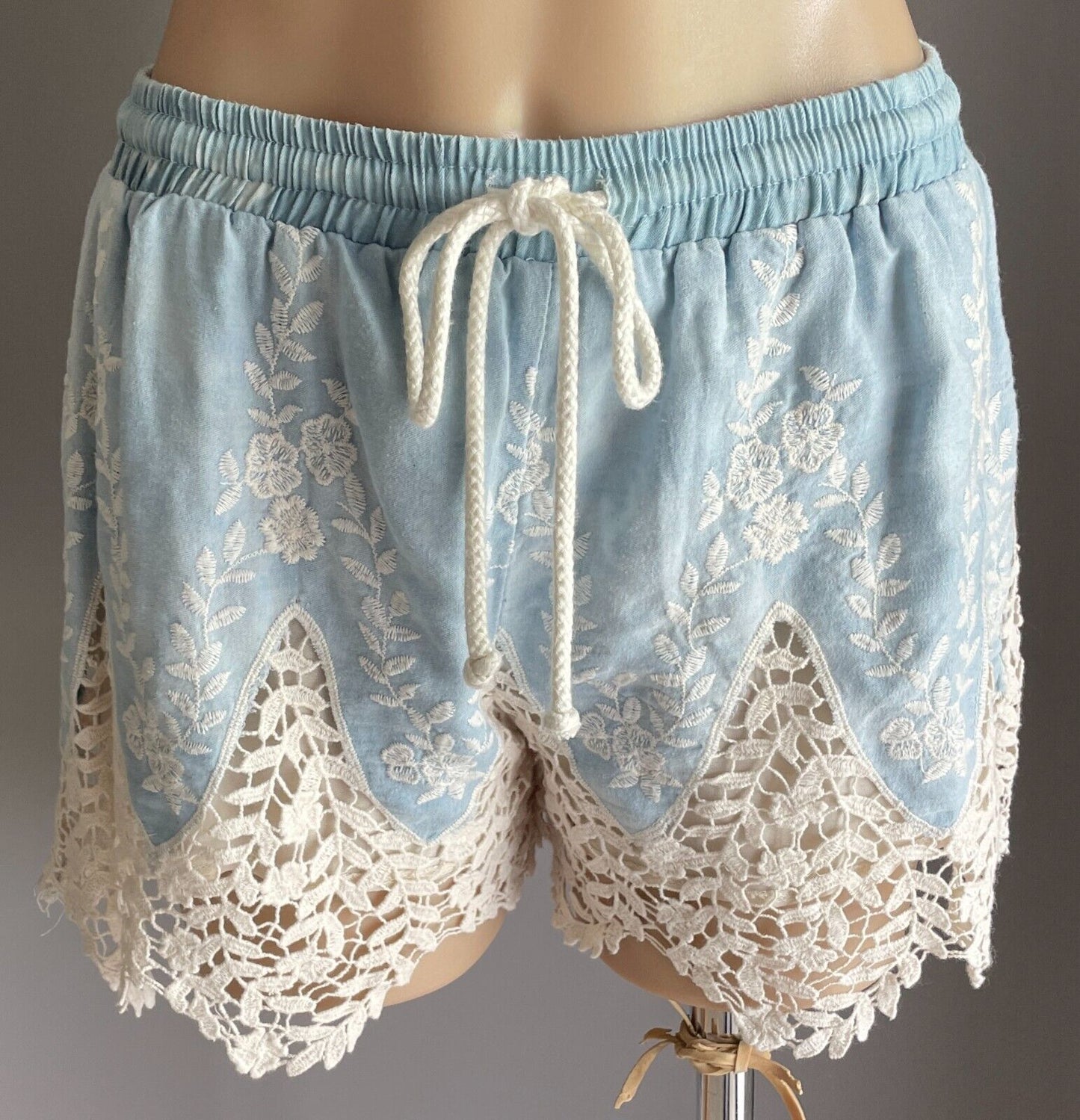 STELLINO Shorts Chambray Shorts w White Floral Embroidery & Lace Trim Size 10