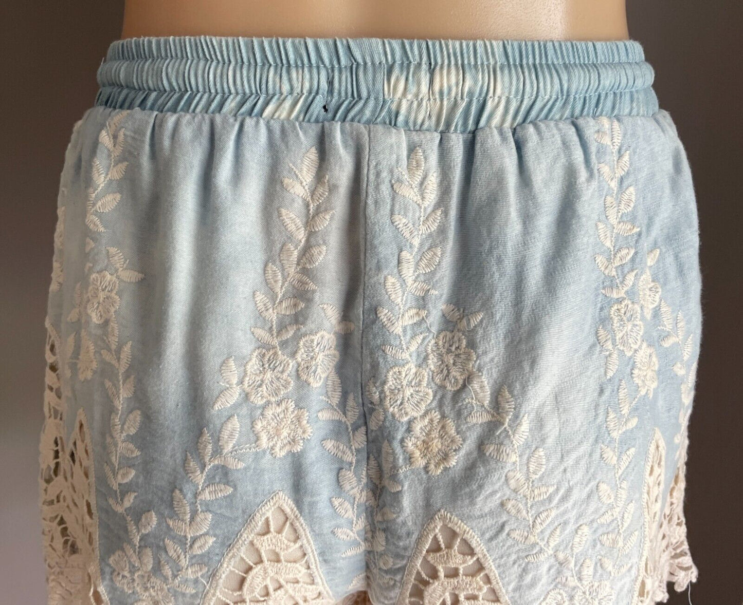 STELLINO Shorts Chambray Shorts w White Floral Embroidery & Lace Trim Size 10