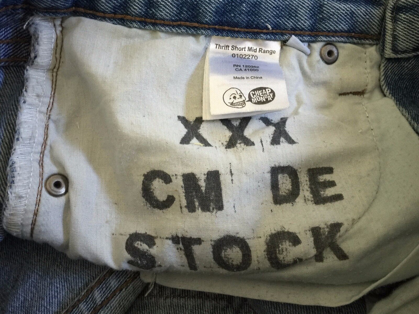 CHEAP MONDAY "Thrift Short Mid Range" Denim Cuffed Shorts Size W 26in Jeans