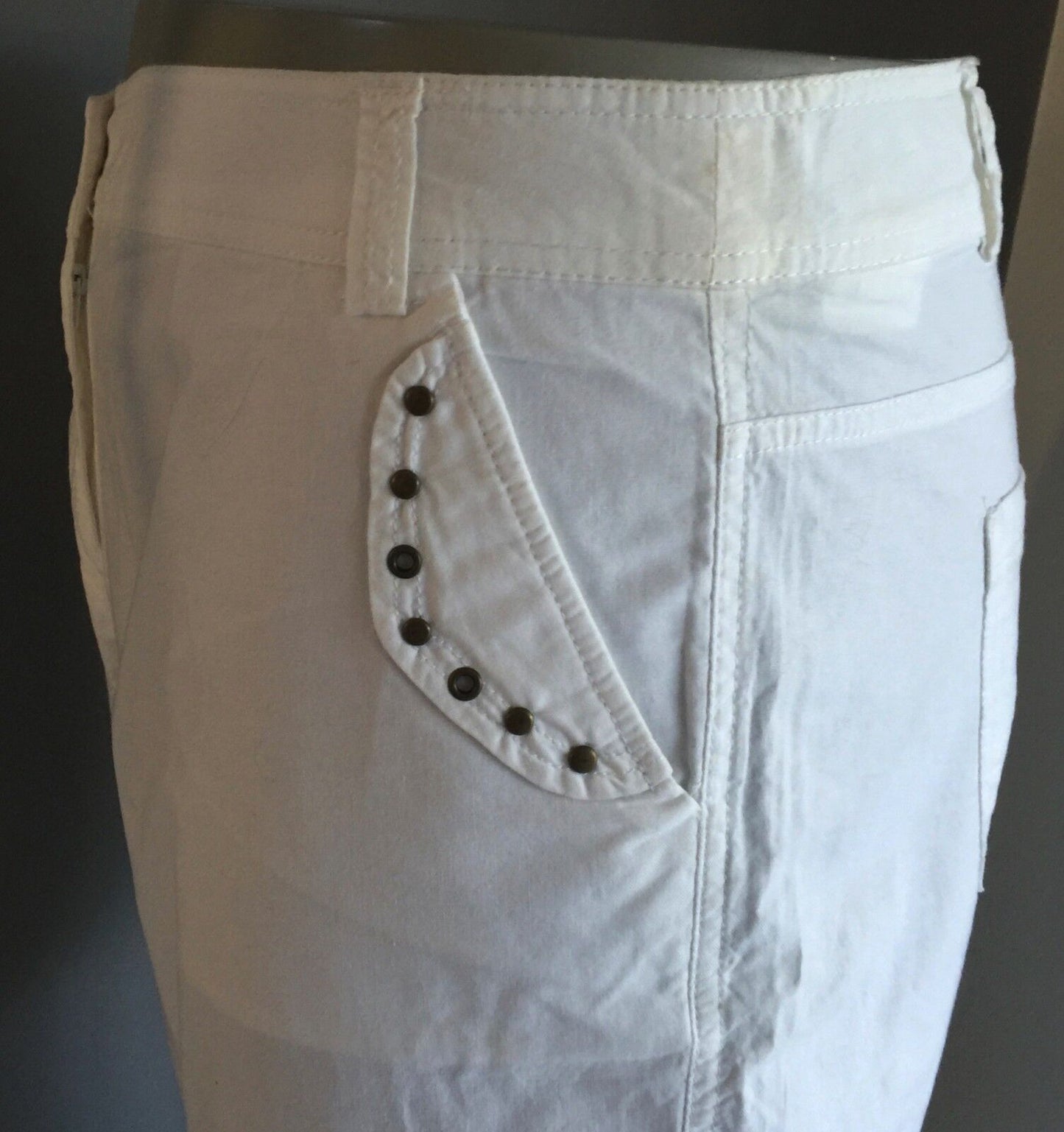 SUZANNE GRAE Shorts White Casual Cuffed Leg Shorts Ladies Plus Size 18 NEW