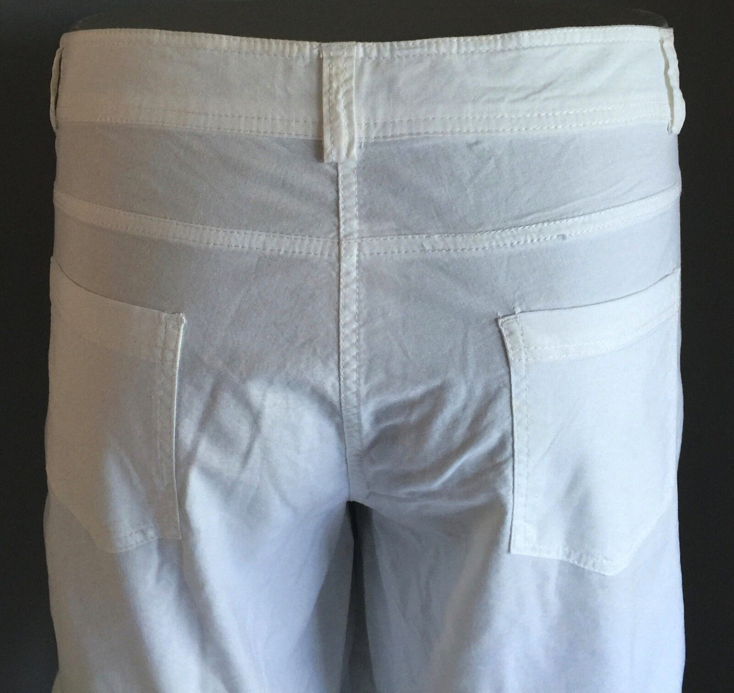 SUZANNE GRAE Shorts White Casual Cuffed Leg Shorts Ladies Plus Size 18 NEW
