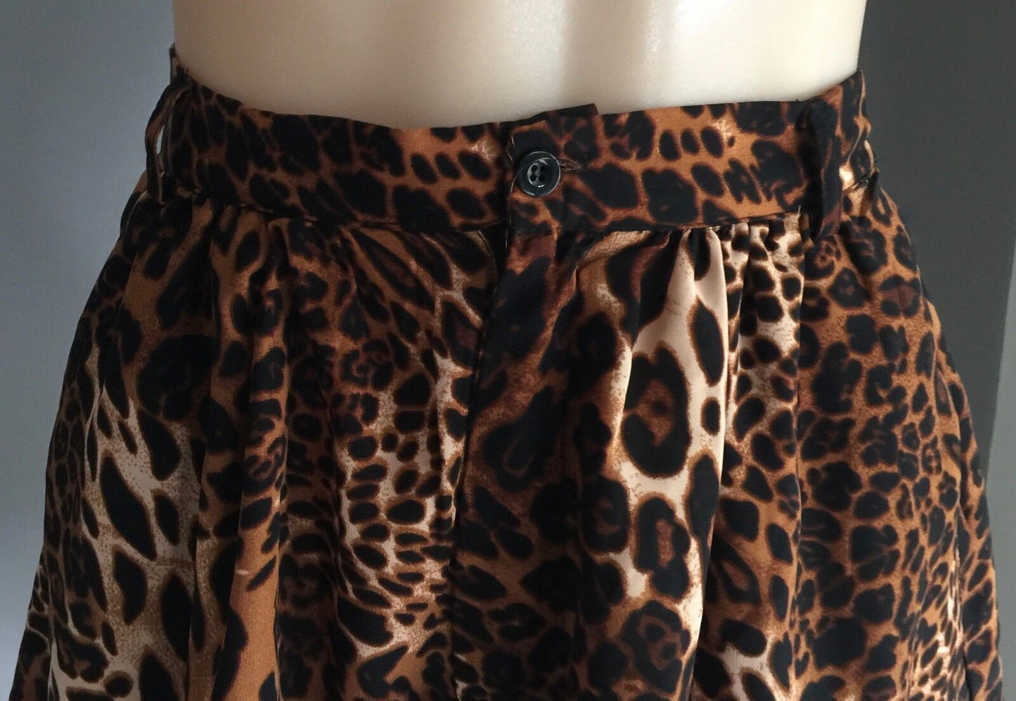 LARA Shorts Brown & Black Animal Print Pleated Shorts Ladies Size 8 10 Beautiful