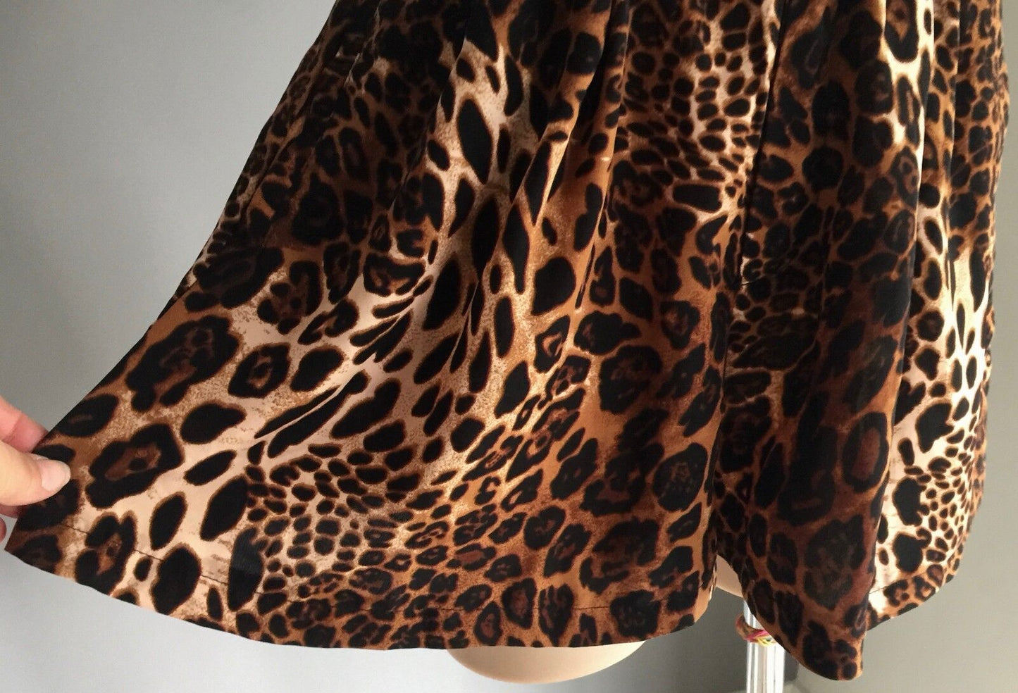 LARA Shorts Brown & Black Animal Print Pleated Shorts Ladies Size 8 10 Beautiful