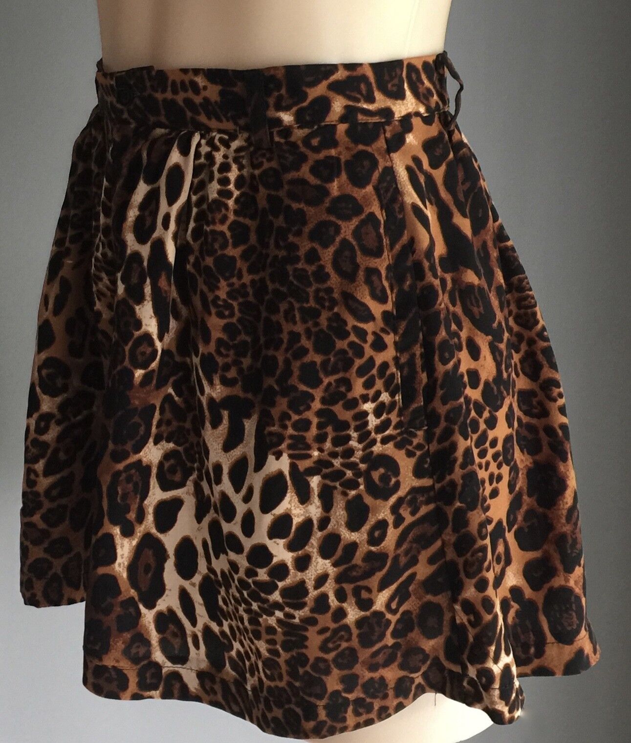 LARA Shorts Brown & Black Animal Print Pleated Shorts Ladies Size 8 10 Beautiful