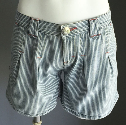 DON'T ASK AMANDA Denim Shorts Pleated Stripe Ladies Size 8 Cuffed Back Pockets