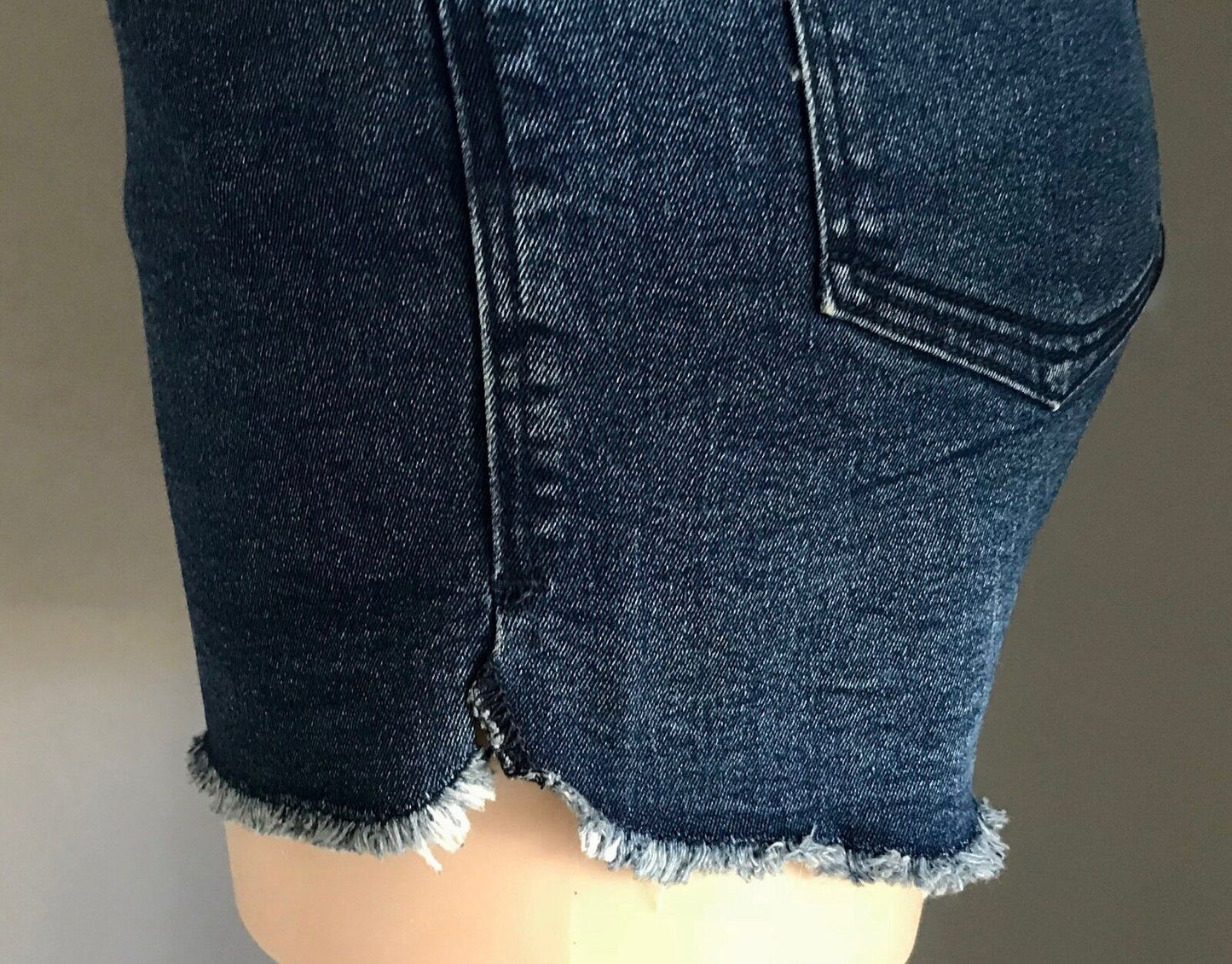 COTTON ON Shorts Blue Denim Stretch w Fray Hem Ladies Size 10 Jeans