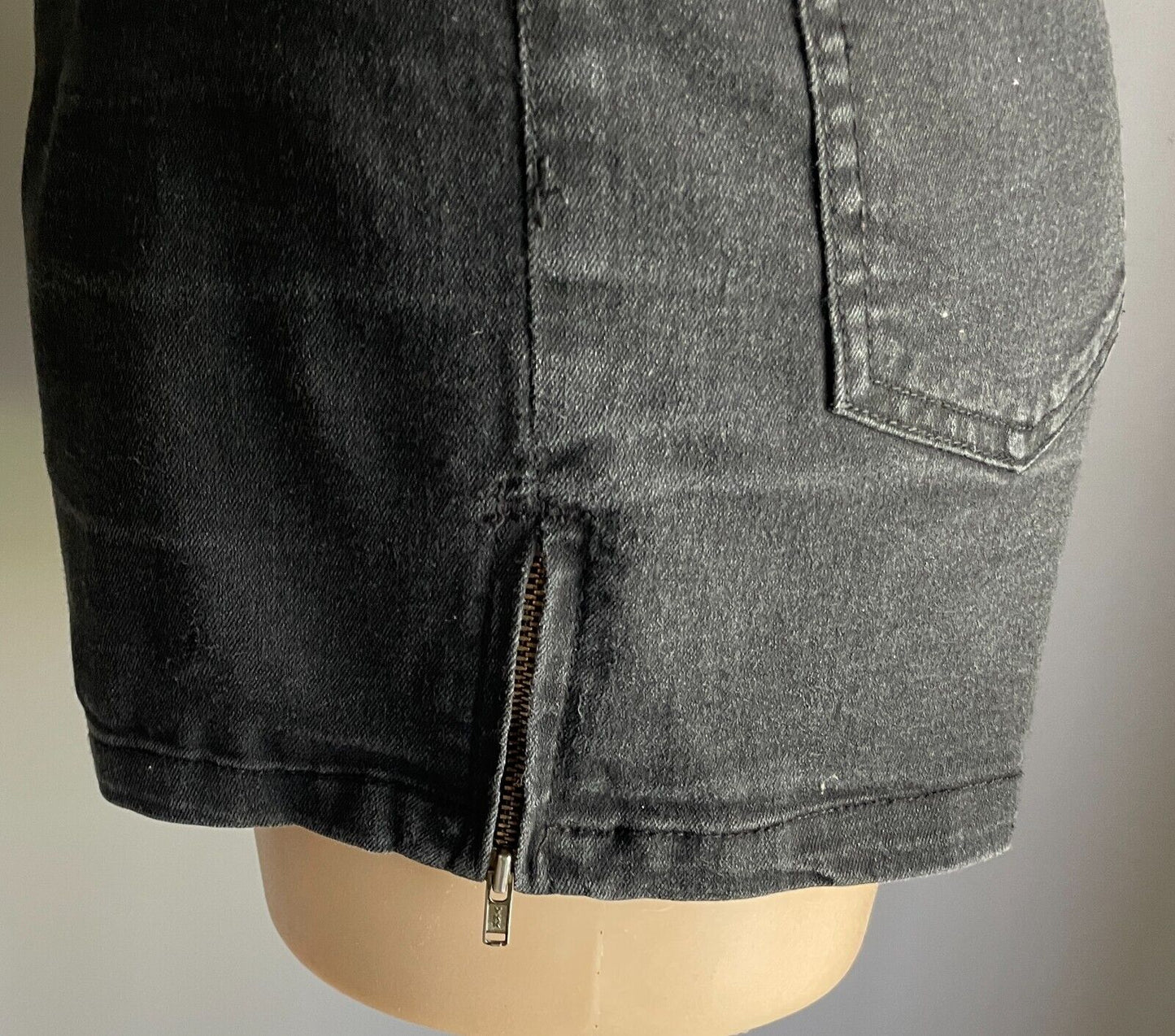 FACTORIE Shorts Black Denim Side Zip Hem Size 12 Stretch 5 Pocket Cut