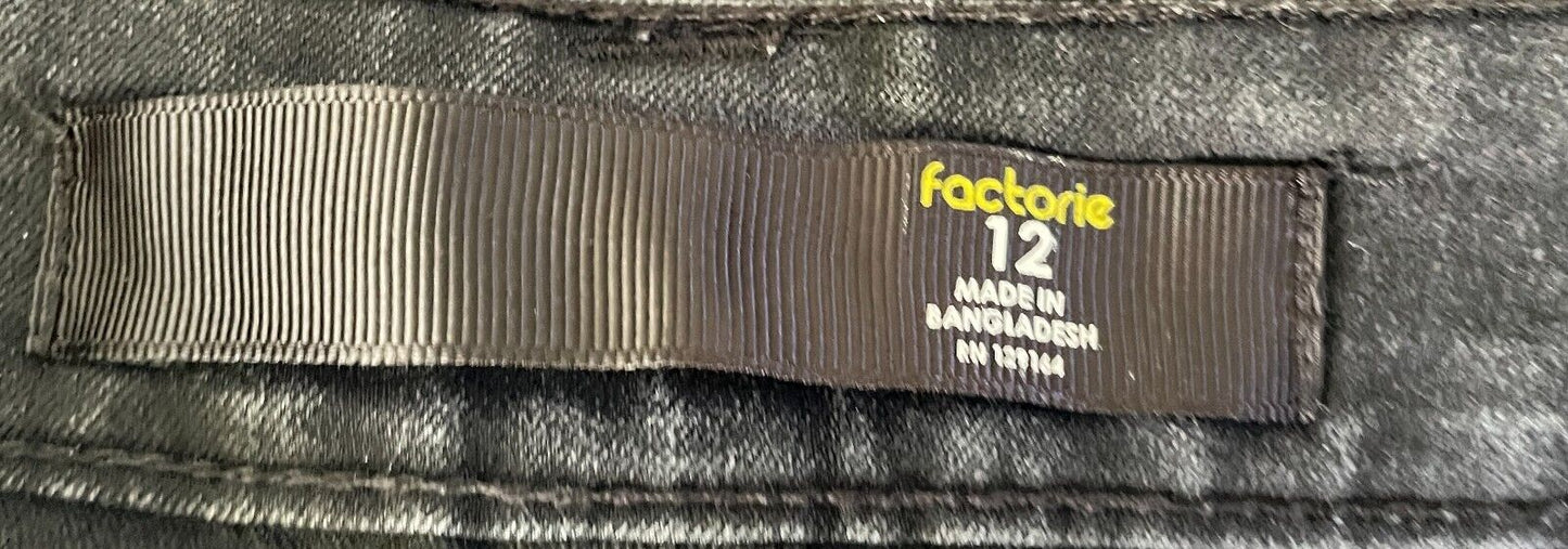 FACTORIE Shorts Black Denim Side Zip Hem Size 12 Stretch 5 Pocket Cut