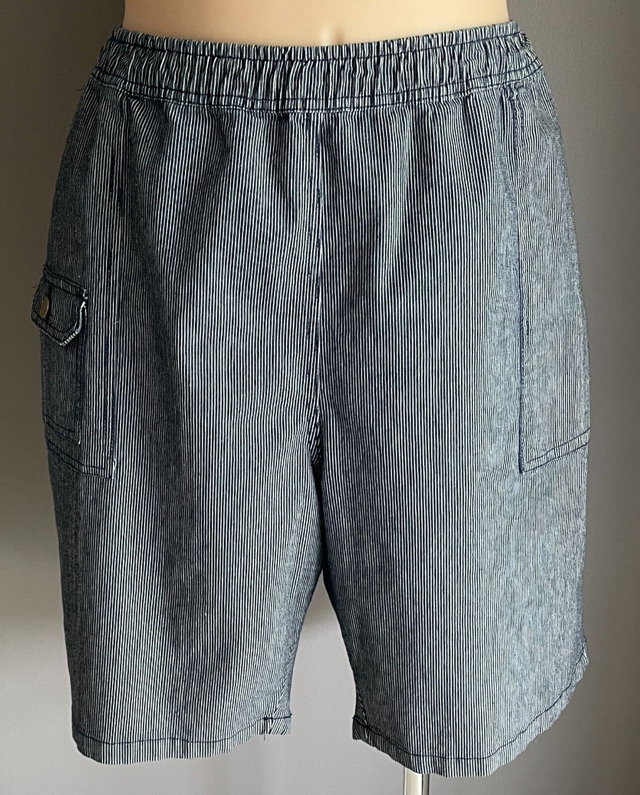 VICTORIA HILL Shorts Elastic Waist Navy & White Stripe Size Plus 28 Pockets