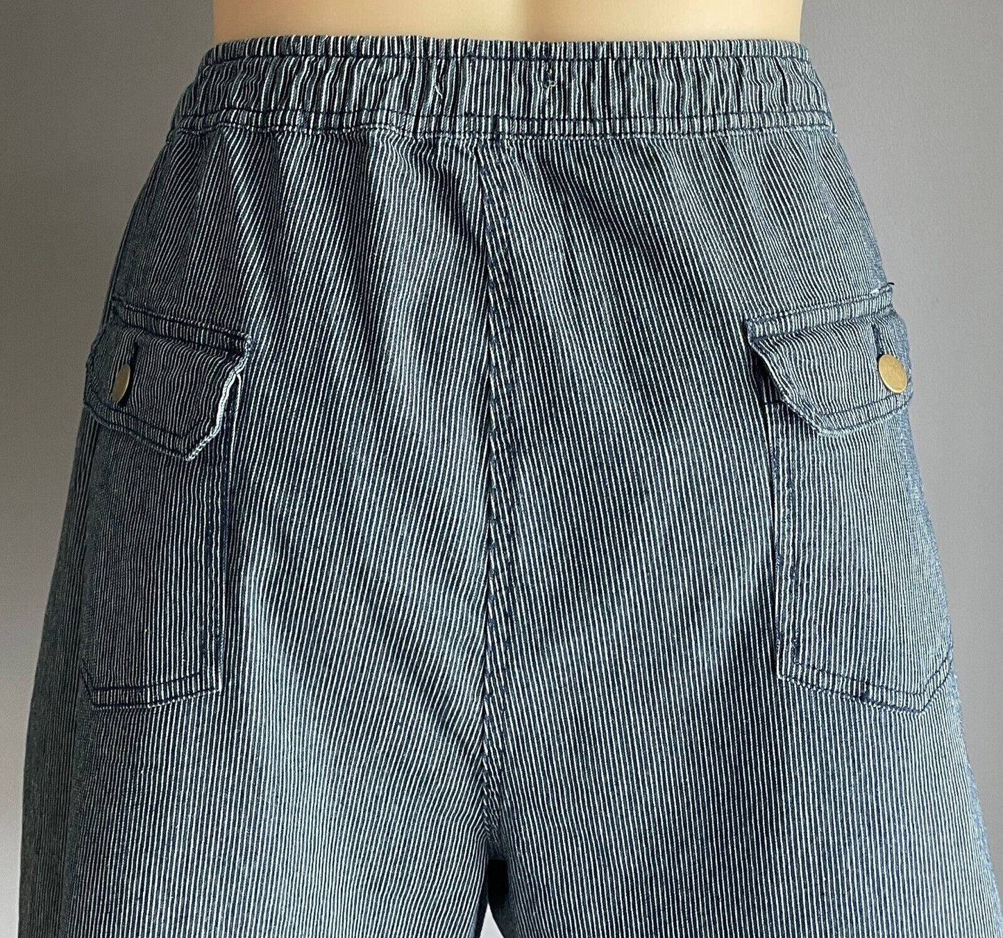 VICTORIA HILL Shorts Elastic Waist Navy & White Stripe Size Plus 28 Pockets