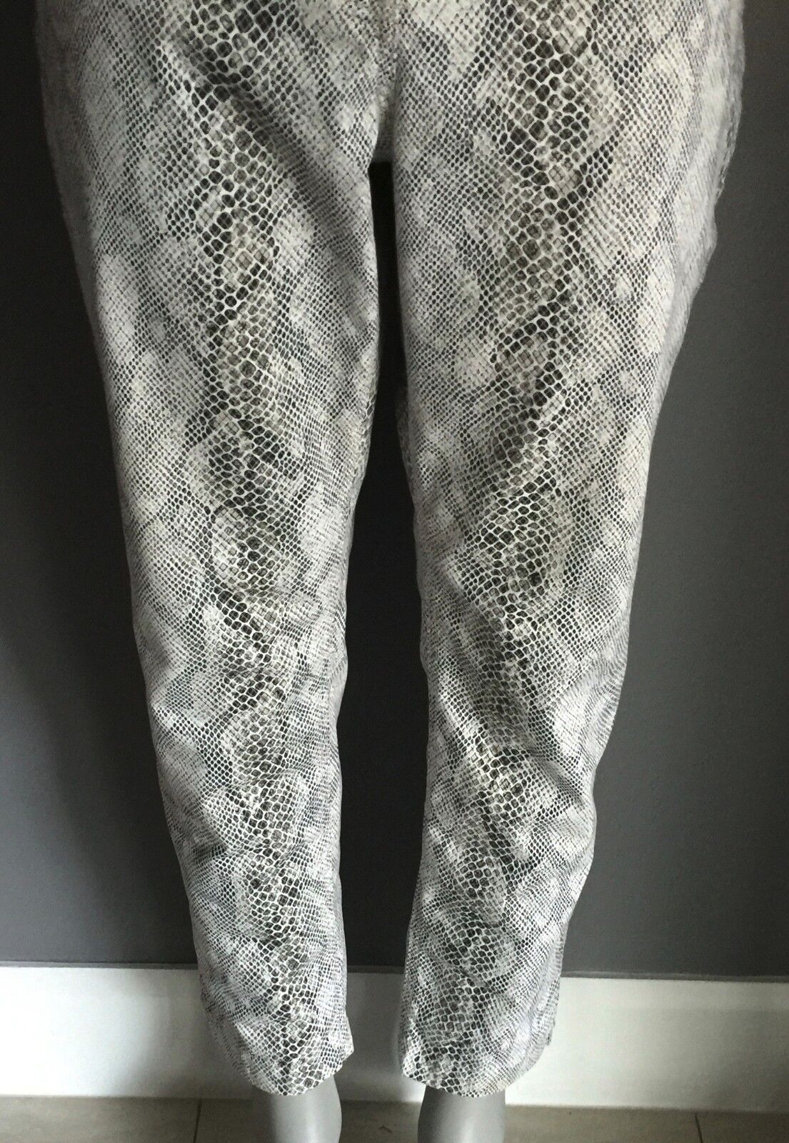 Size 16 Jeans AGENDA WOMAN Pants Python Snake Print Stretch Straight Gorgeous