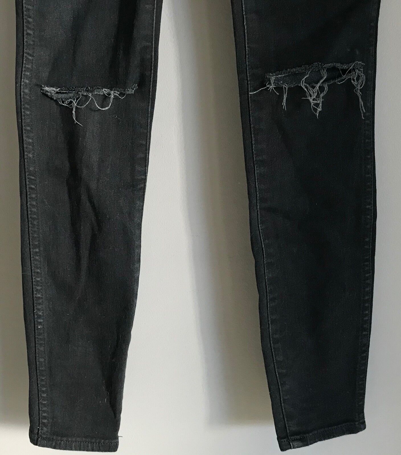 ROLLA'S "Westcoast" Jeans Ripped Knee Skinny Black Denim Size 25R 7R ROLLAS