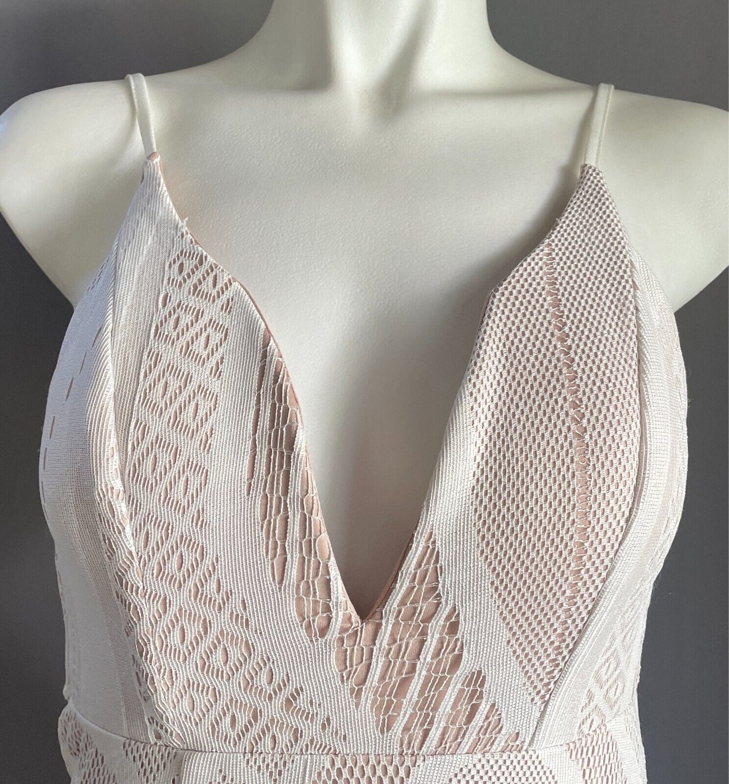 SHAREEN COLLECTIONS White Lace Cutout & Blush Sleeveless Gown Size 8 Split Front