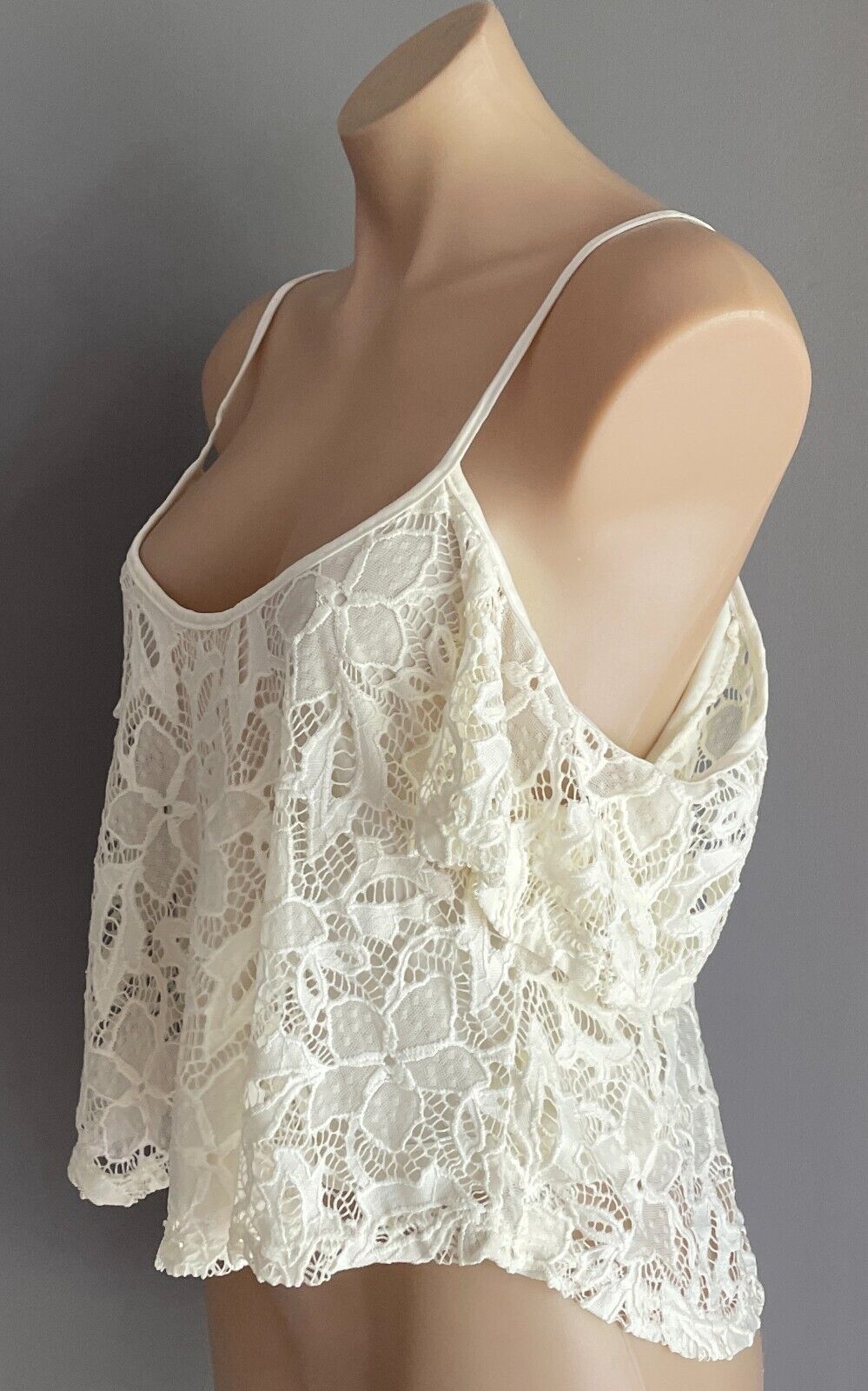 COTTON ON Top Cream Lace Crop Cold Shoulder Short Sleeve Lined Size S 10 NEW