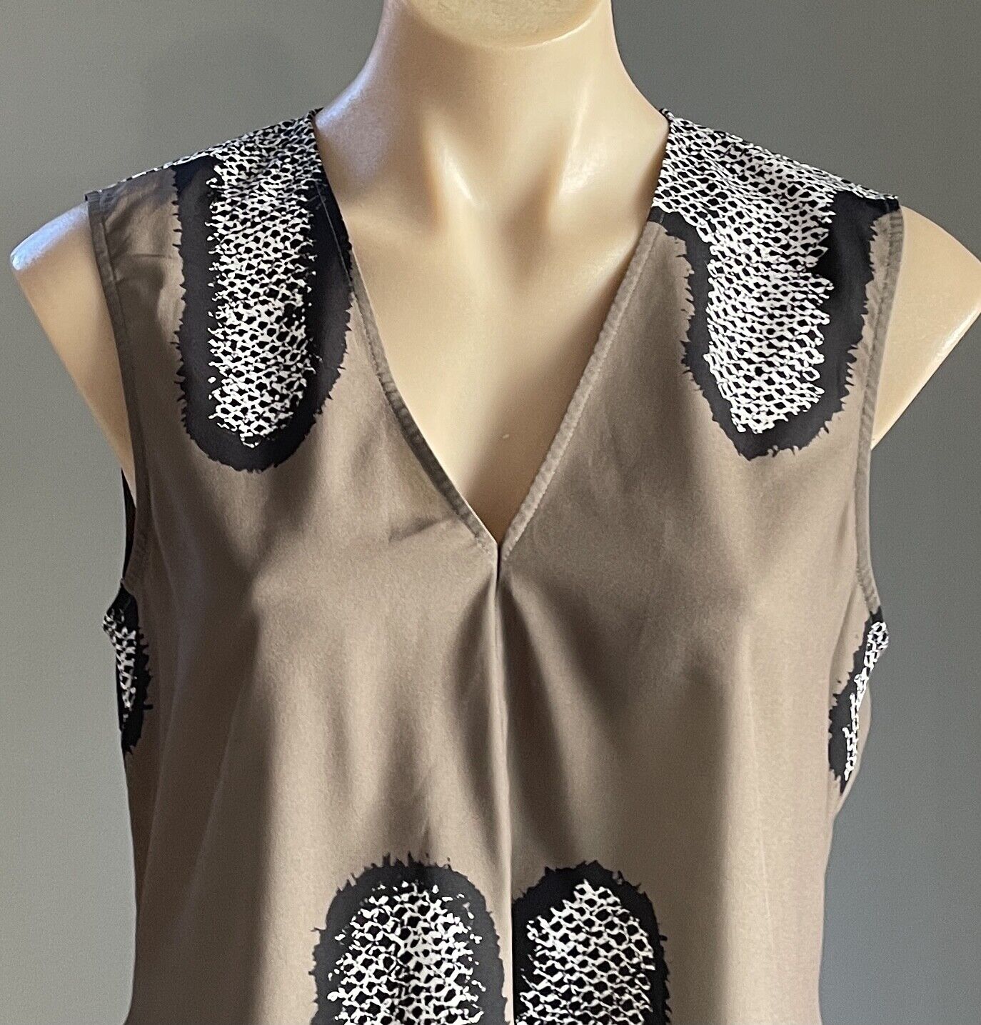 COUNTRY ROAD Top Khaki Black White Slim Peplum Look Asymmetric Hem Size S 10 NEW