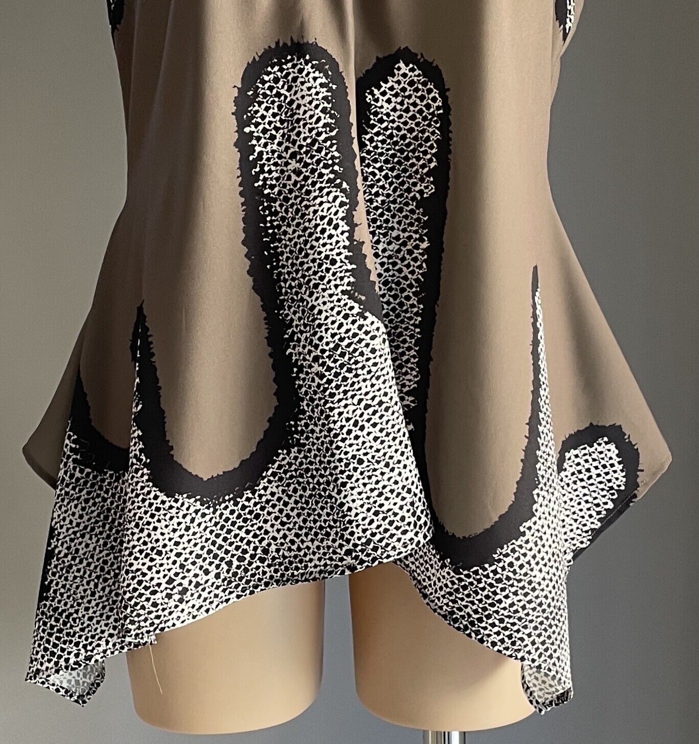 COUNTRY ROAD Top Khaki Black White Slim Peplum Look Asymmetric Hem Size S 10 NEW