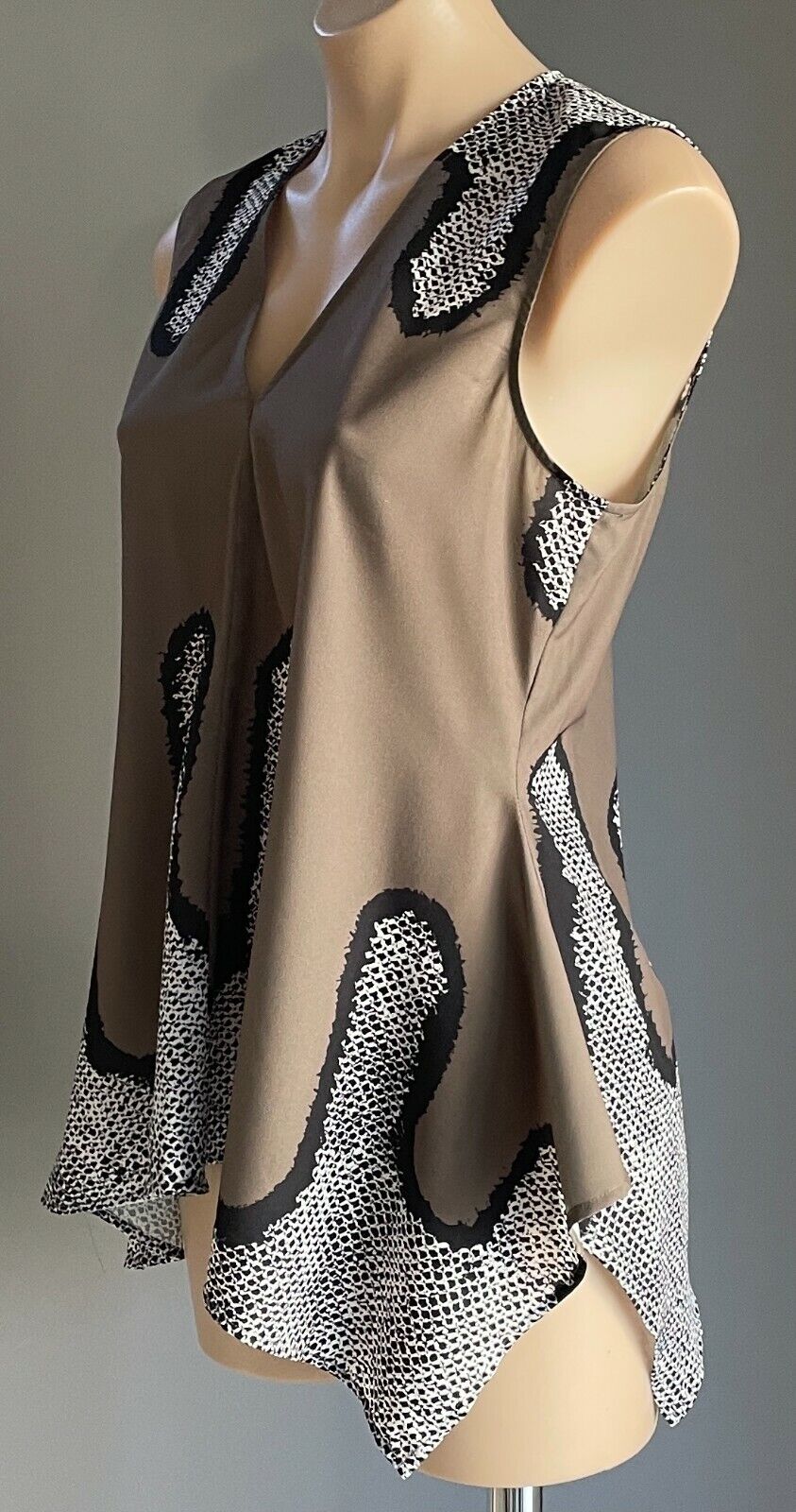 COUNTRY ROAD Top Khaki Black White Slim Peplum Look Asymmetric Hem Size S 10 NEW