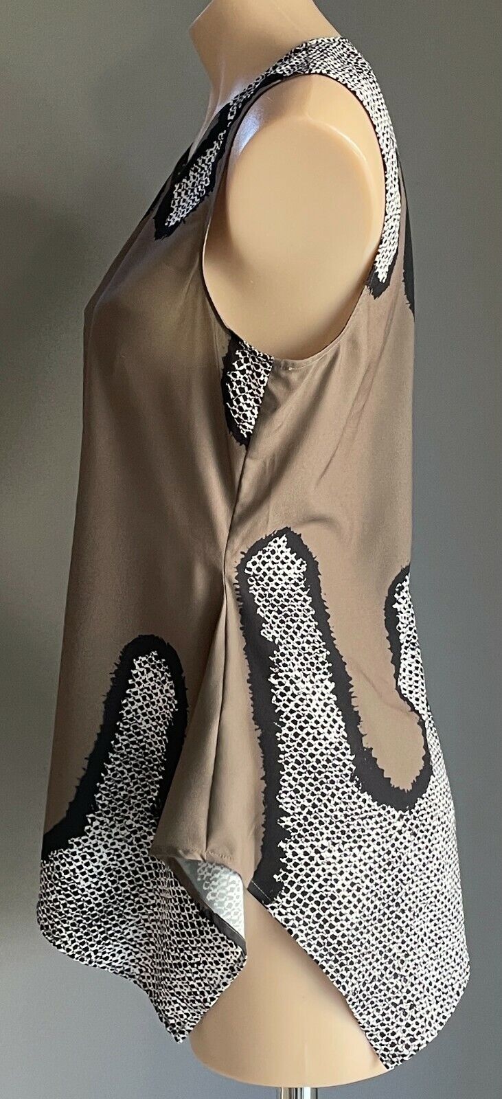 COUNTRY ROAD Top Khaki Black White Slim Peplum Look Asymmetric Hem Size S 10 NEW